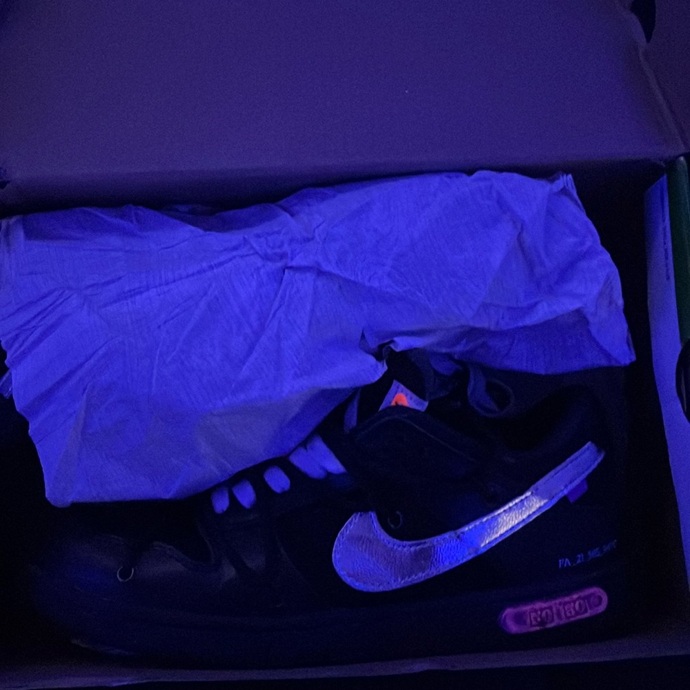 Selling off white dunks i use them one time .